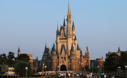 東京ディズニーランド開園（日本）